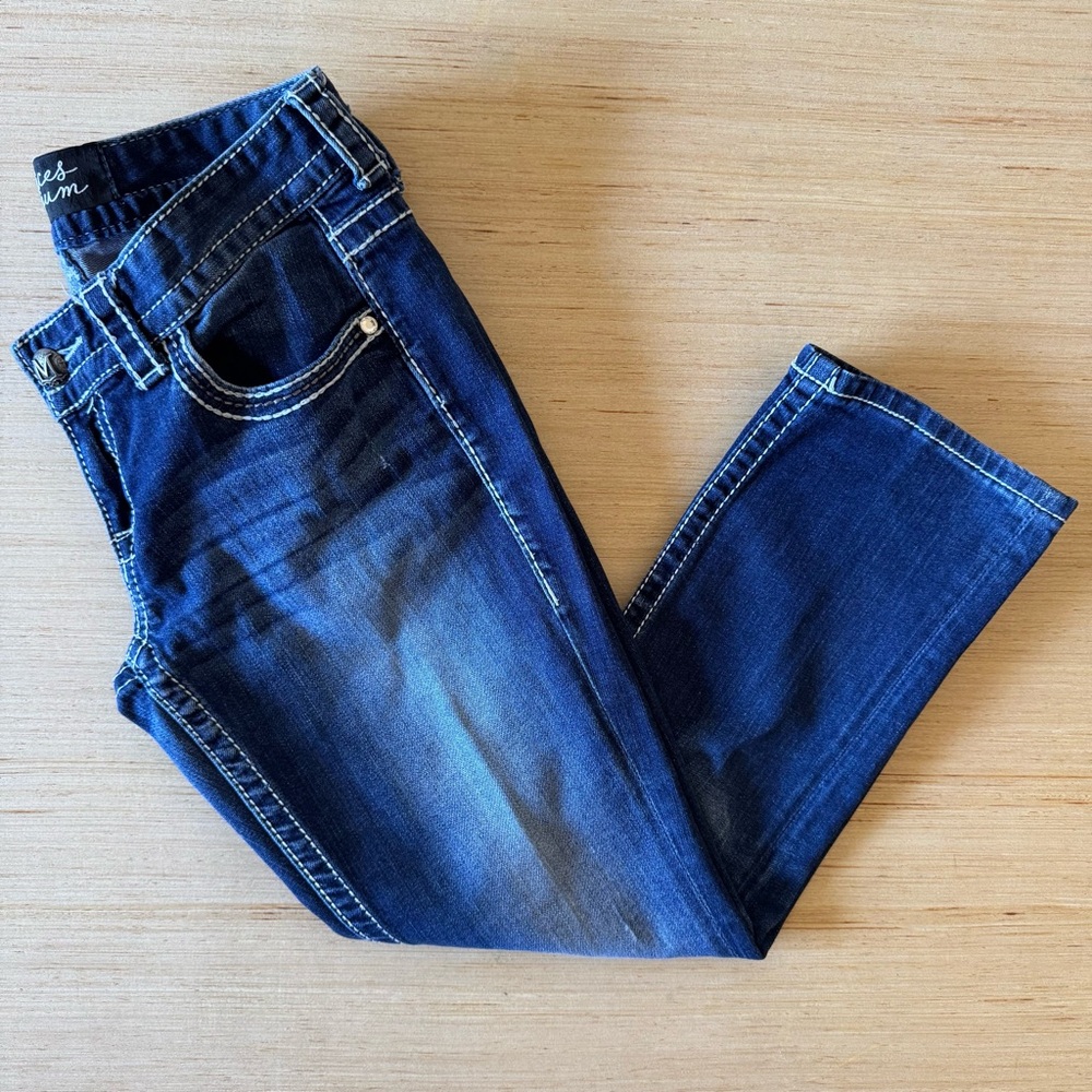 Maurices Premium Women’s Embellished Blue Jeans Size 5/6 Regular